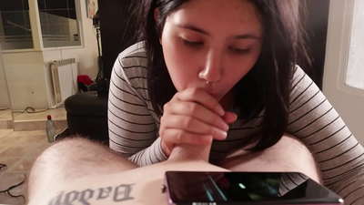 Aš erzinu savo pusseserę, kol ji žiūri Disney [Cum]